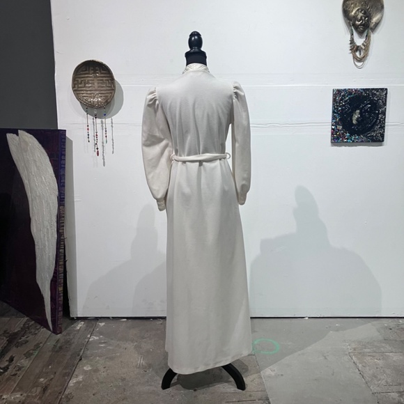 Sabrina exclusively for Mervyn’s 1970’s cream robe - Picture 4 of 10